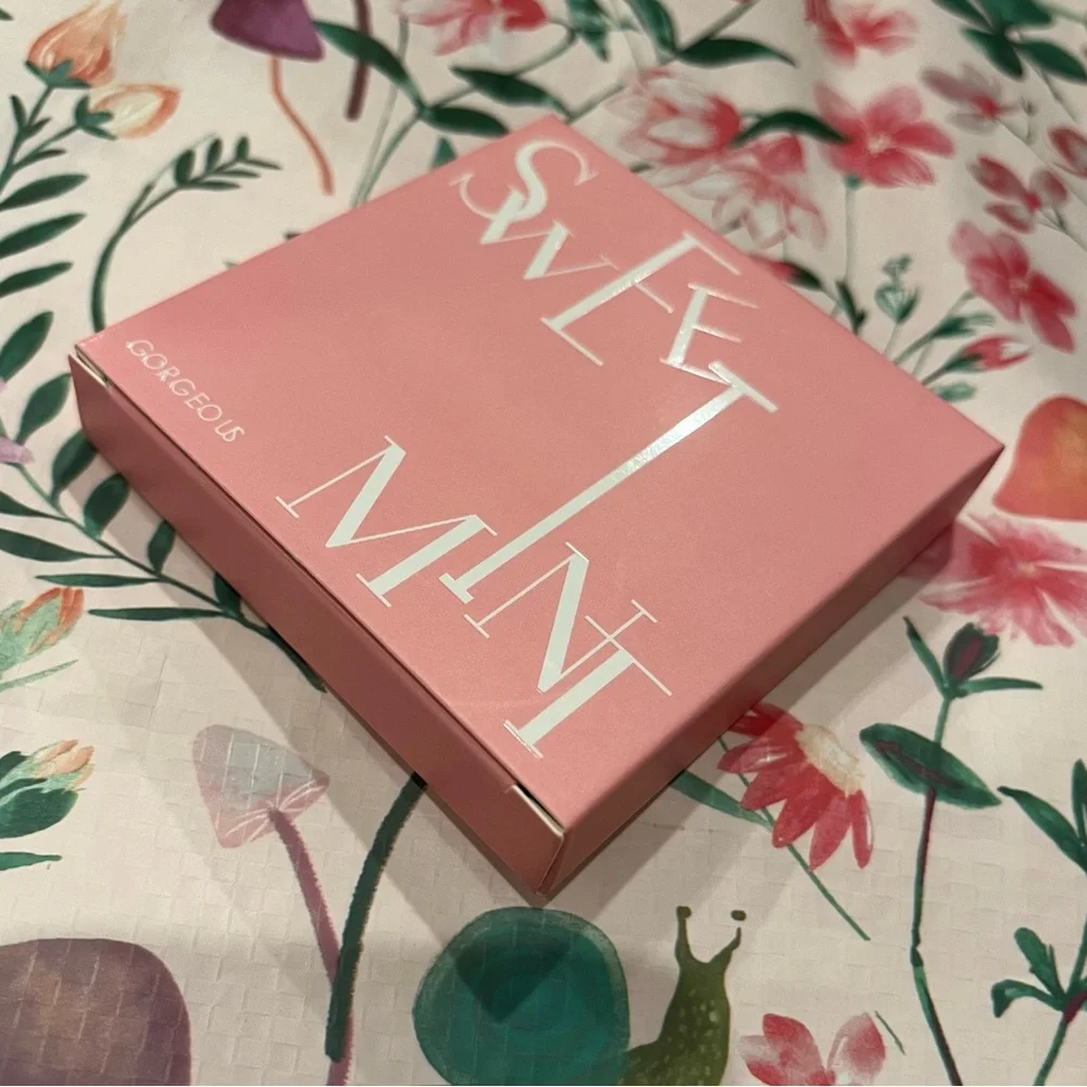 9 Color Neutral Pinky Toned Eyeshadow Palette